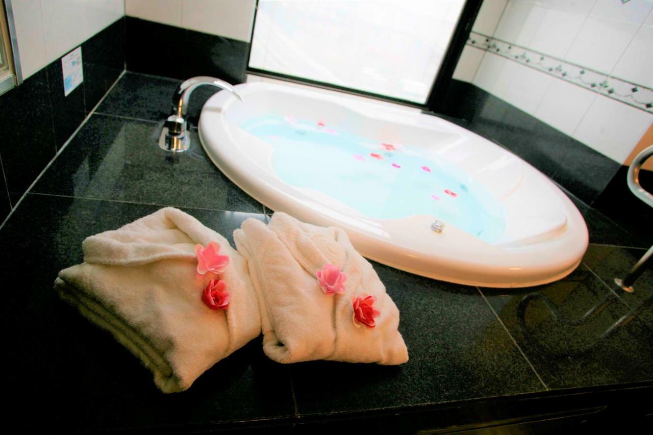 Water Hotel Mw (Adults Only) Saitama Eksteriør billede